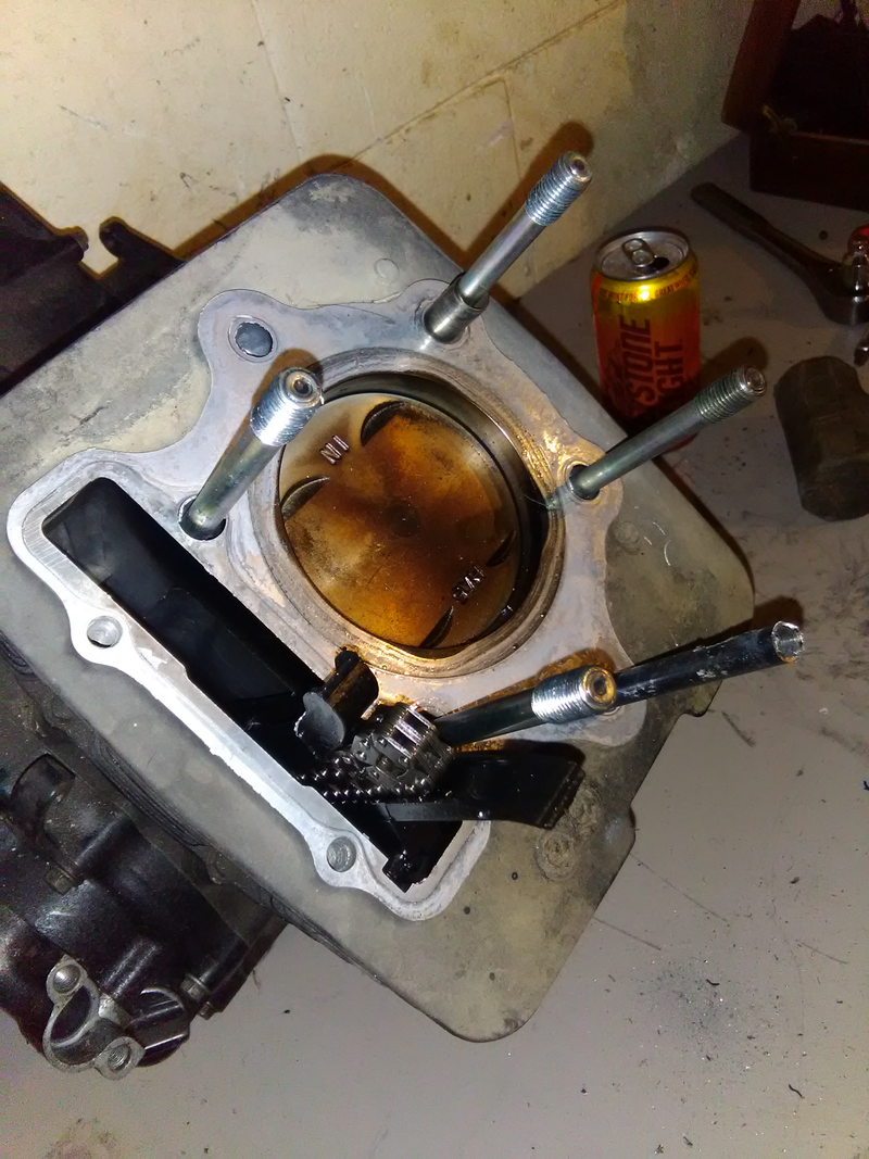 Illustration for article titled Oofta! This isn't looking too good. (non RFVC Honda 350)
